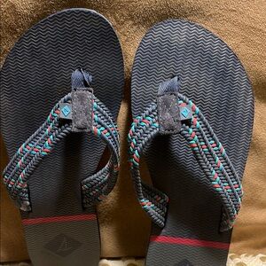 Sperry Flip Flops with Patterned Straps. EUC size 5